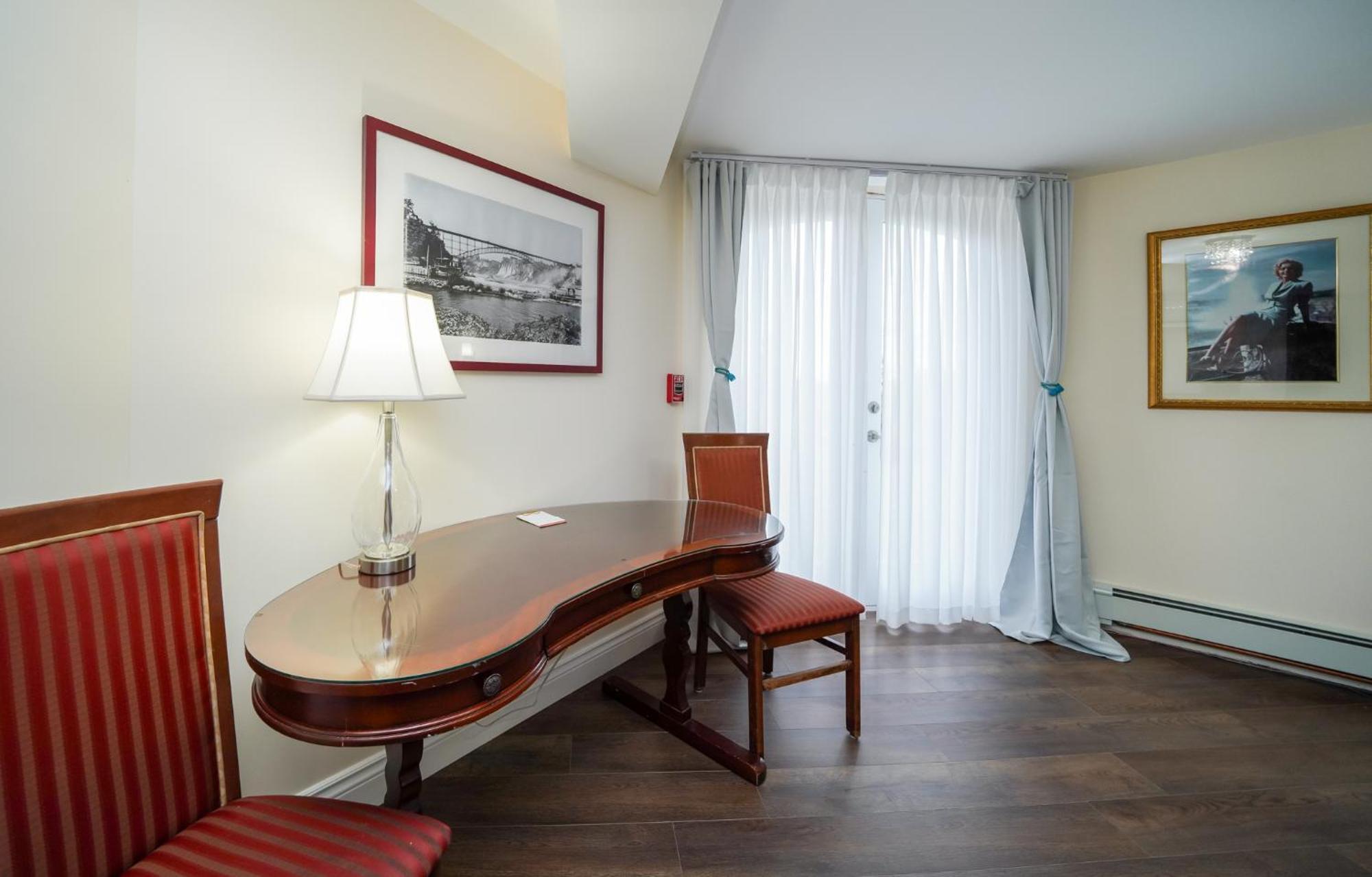 Deluxe King Suite,1425149235:JPEG