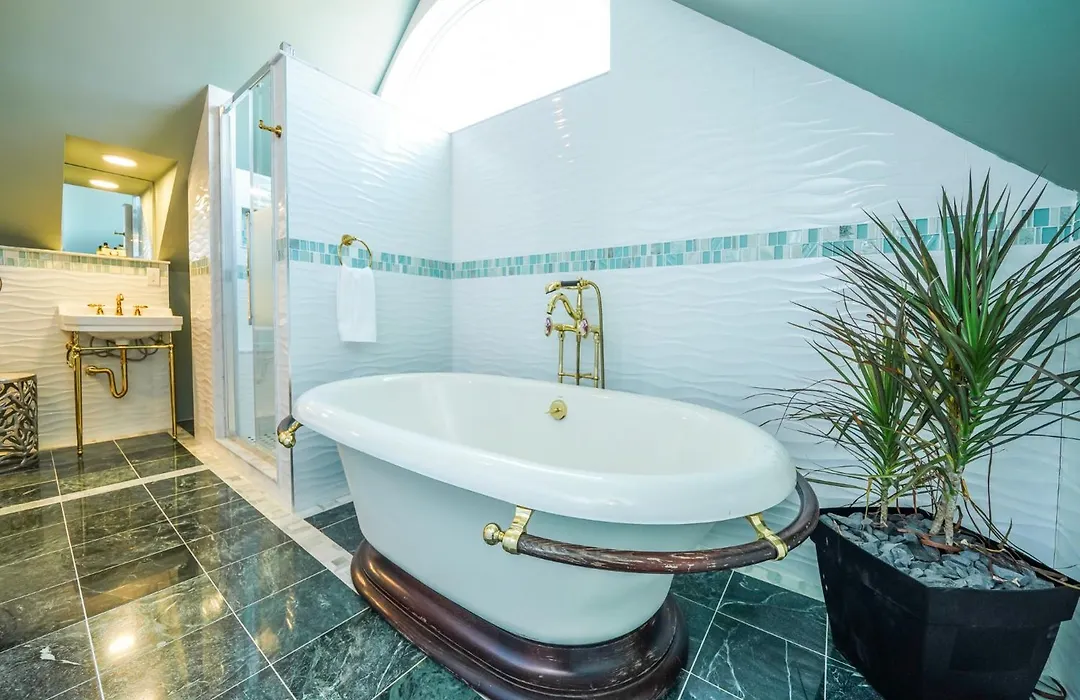 Niagara Grandview Boutique Hotel-1